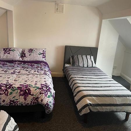 One Room To Stay With Fantastic Host Лондон Екстер'єр фото