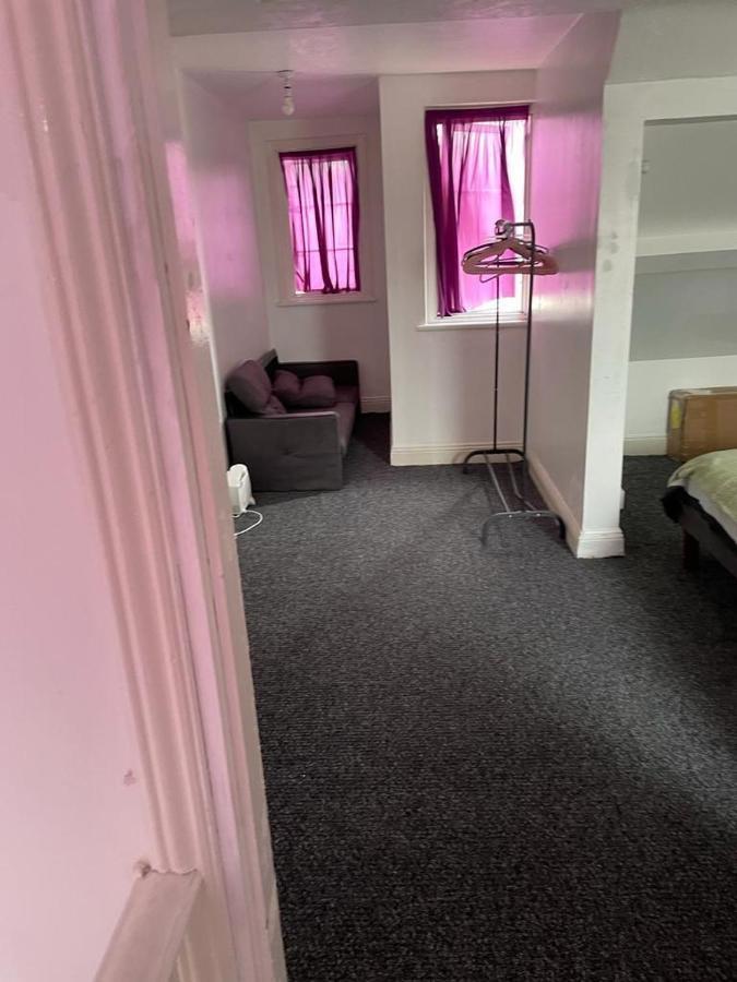 One Room To Stay With Fantastic Host Лондон Екстер'єр фото
